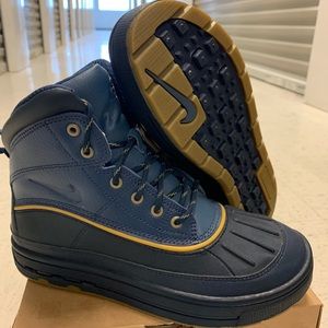 NIB Nike woodside acg